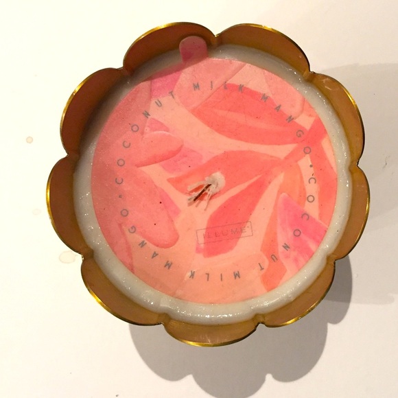 IIlume Coconut Milk Mango Soy Candle - Picture 3 of 3